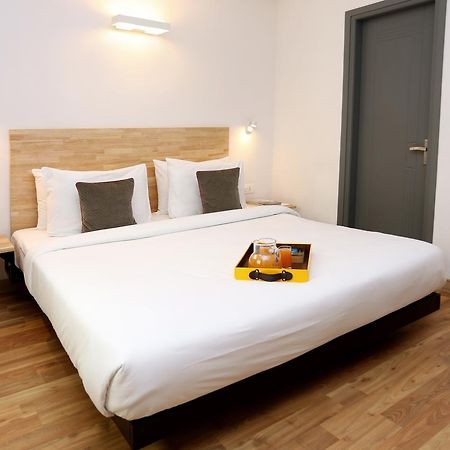 Oyo Townhouse 012 Kaushambi Metro Ghaziabad Hotel Kültér fotó