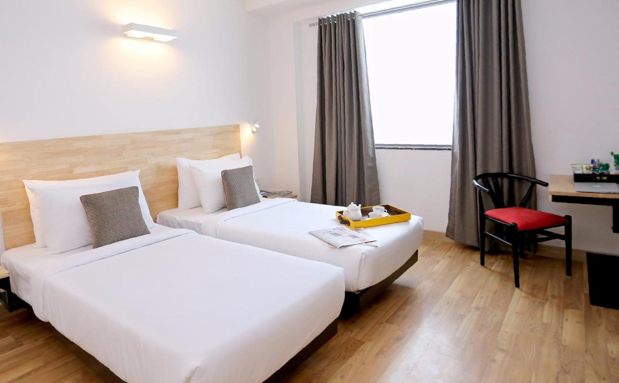 Oyo Townhouse 012 Kaushambi Metro Ghaziabad Hotel Kültér fotó